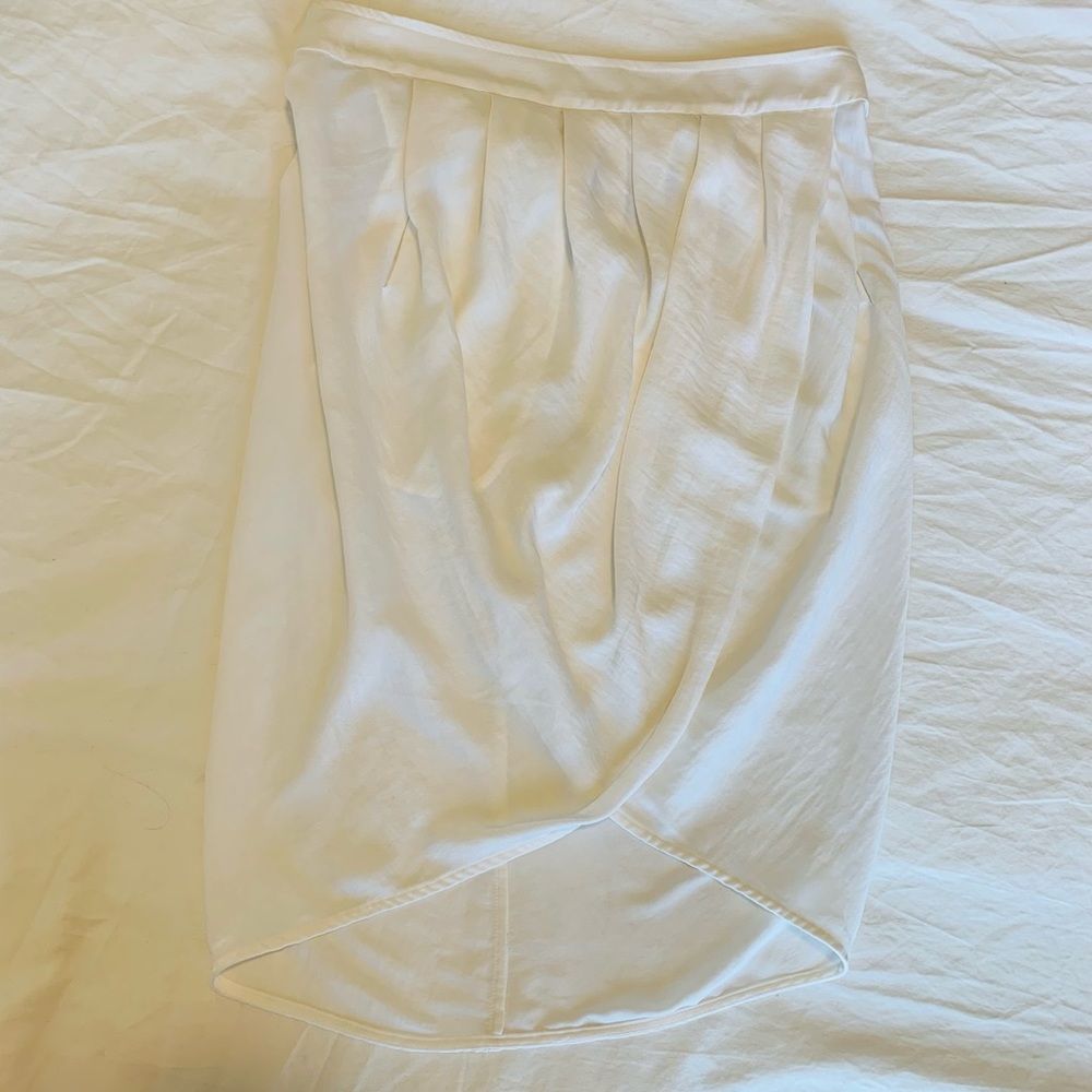 New BCBG women’s skirt, size small, white skirt